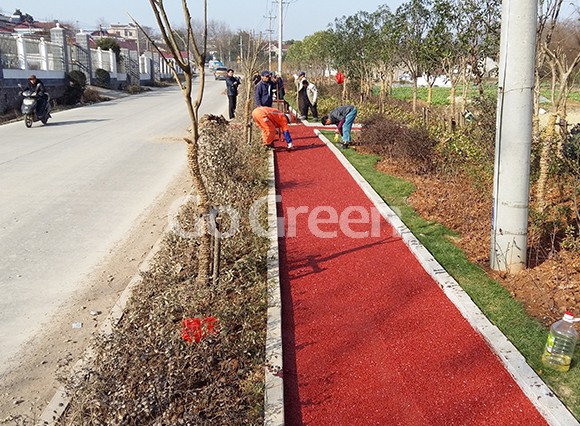 Cold mix color asphalt pavement applied in villa area